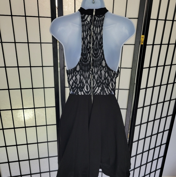 🖤🩶Black Lace Halter Dress - Picture 2 of 8